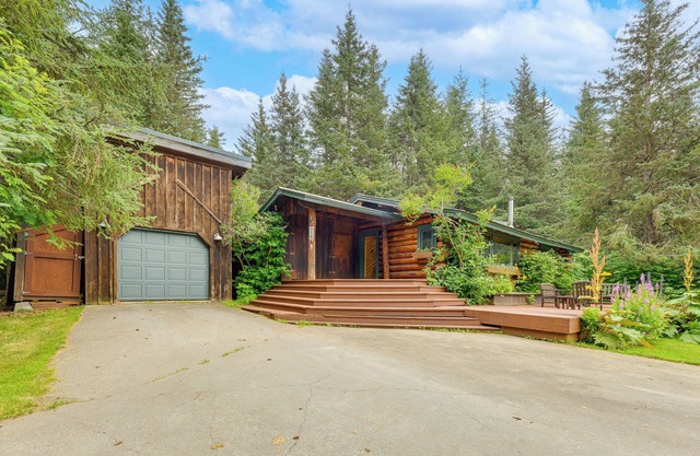 Hike, Fish & Explore Homer Spit: Forested Cabin!