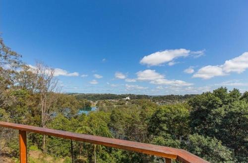 Hillcrest Retreat with River Views