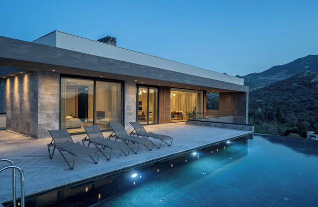 Hills Deluxe - Relaxed Luxury in Style and Serenity
