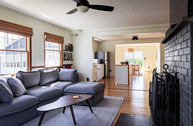 Hilltop Retreat with Hot Tub in Livingston Manor