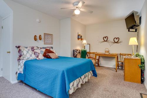 Historic Delphi Studio Walk to Main St and Creek!