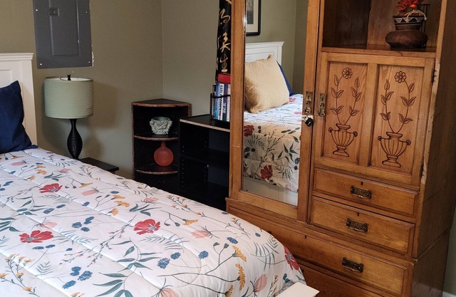 Historic Downtown Eagle 1/1 apt.
