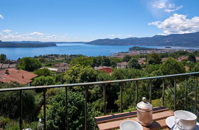 Historic four-room detached house with wonderful lake view