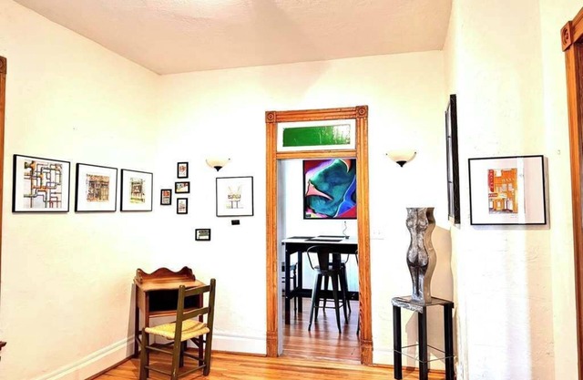 Historic Queen Anne Art Gallery House!
