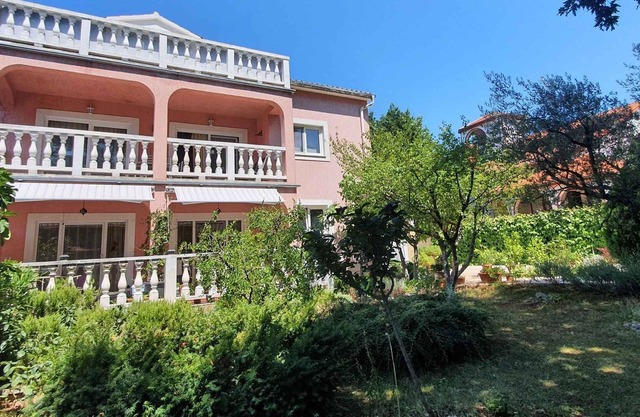 Holiday apartment for max. 8 people in a quiet location