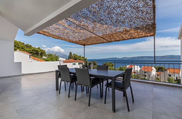 Holiday apartment Mimice for 1 - 6 persons with 3 bedrooms - Row house