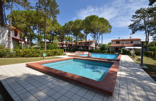Holiday apartment mit Terrasse und Pool