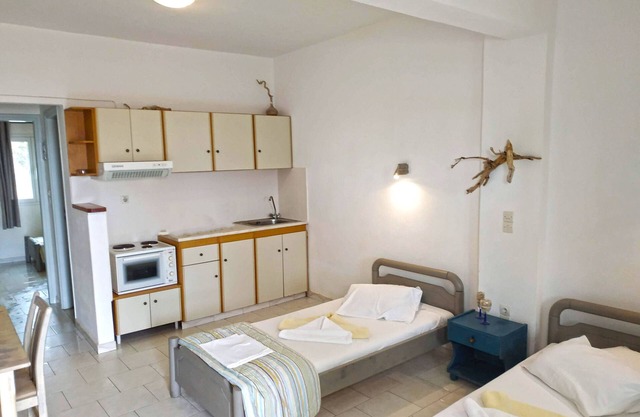 Holiday Home '11 Perasma Kypri Beach Apt' with Private Terrace, Wi-Fi and Air Conditioning