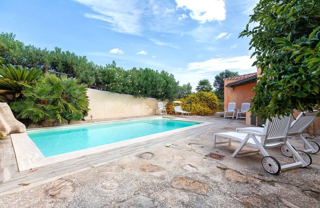 Holiday Home 'Aurora' with Private Pool, Wi-Fi and Air Conditioning