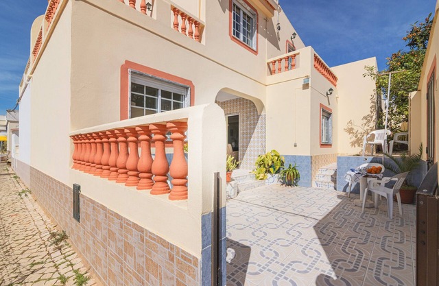 Holiday Home 'Casa Do Sol - Estombar' with Private Garden, Balcony and Wi-Fi