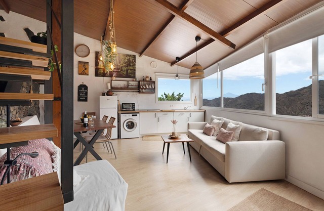 Holiday Home ‘Casa Tajaraste’ with Sea and Mountain View and Wi-Fi
