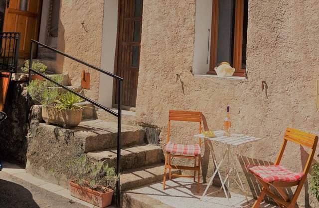 Holiday home for 4 people, close to Cannes and Frejus / St. Raphael.