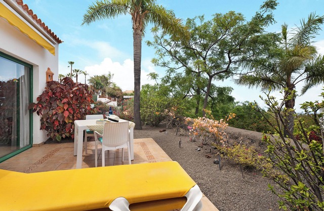 Holiday Home 'La Villa La Palma - 1 Dormitorio' with Sea View, Wi-Fi and Air Conditioning