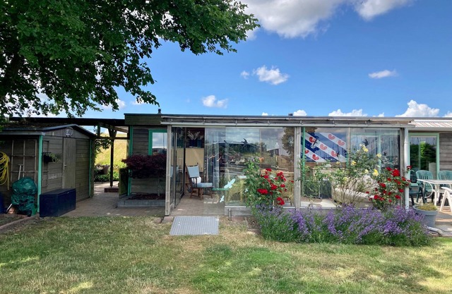 Holiday Home with Winter Garden by the Lauwersmeer for 4 Guest