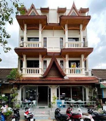 Holiday House Kata & Karon Phuket Hotel