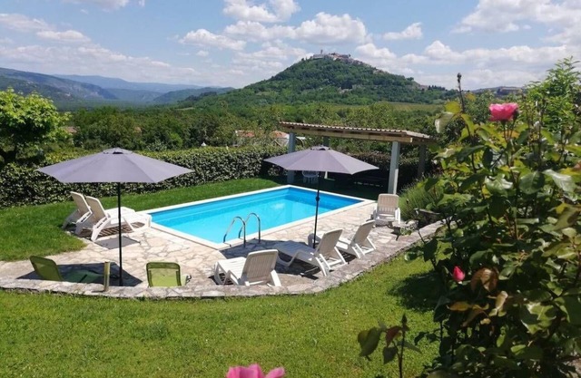 Holiday house Motovun for 1 - 8 persons with 4 bedrooms - Holiday home