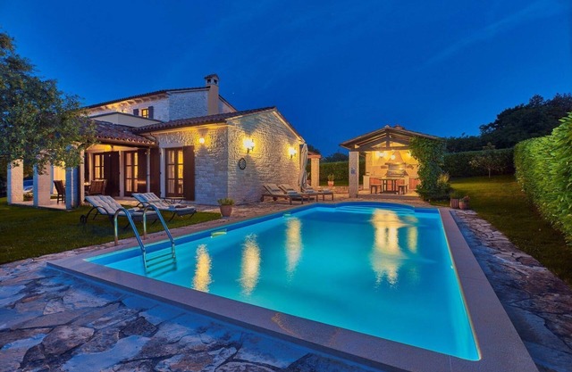 Holiday house Motovun for 1 - 8 persons with 4 bedrooms - Holiday home