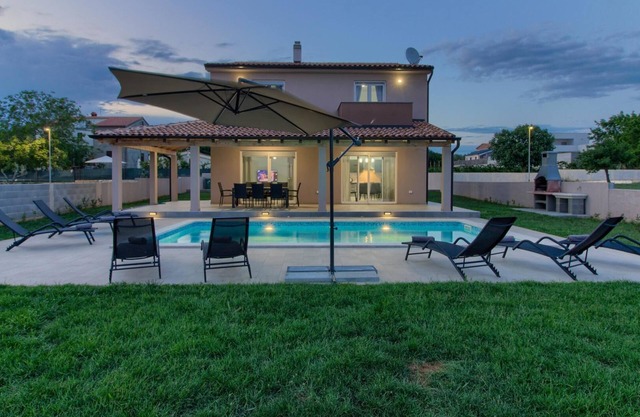 Holiday house Pula for 1 - 8 persons with 4 bedrooms - Holiday home