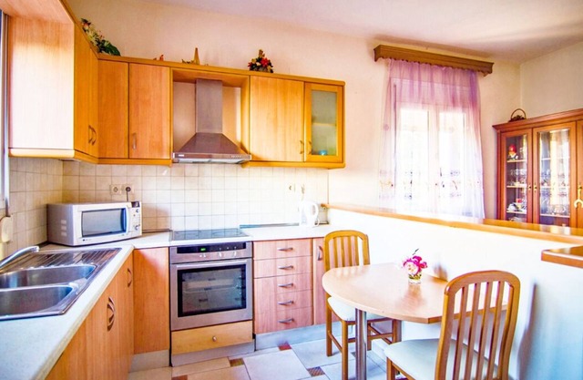 Holiday house Stalos for 1 - 6 persons with 3 bedrooms - Holiday house