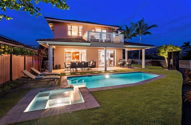 Holua Moana Hale: Spectacular Oceanfront Home with Pool, Spa and Putting Green