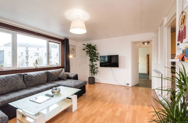 Homely 2 Bedroom Apartment - Edinburgh