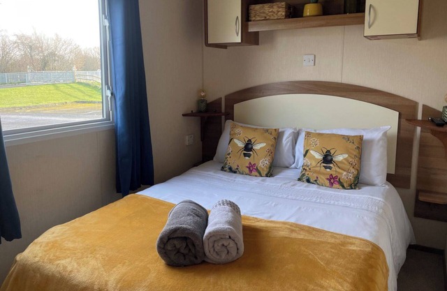 Homely 3 Bedroom Caravan in Cirencester