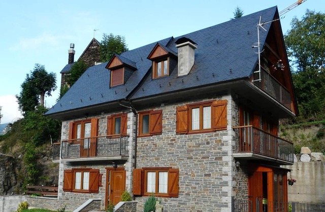 Homerez - Chalet 13 km away from the slopes for 6 ppl. with terrace at Viella