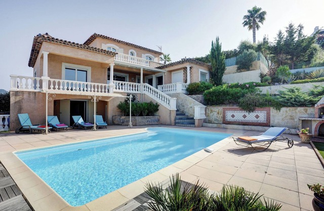 Homerez - Elegant Villa in Fréjus, Private Pool