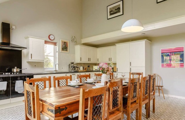 Honey Coach House - Wellstone