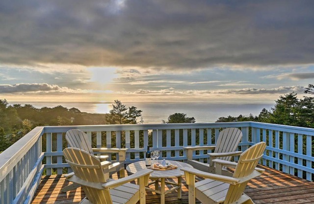 Hot Tub and Ocean Views Spacious Irish Beach Home!