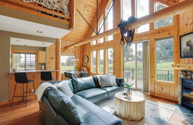 Hot Tub + Golf View: Eagle Crest Resort Escape!