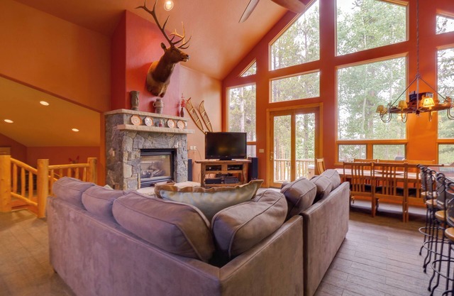 Hot Tub & Ski Shuttle: Rustic Breckenridge Retreat
