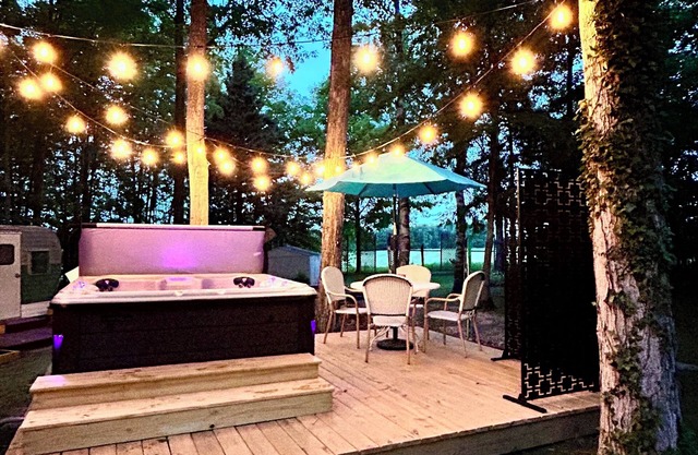 HOT TUB, Sleeping Bear Dunes, M-22, Leelanau Wine Trail, Lake Michigan, TC