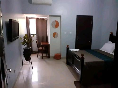 HOTEL 4 FLEURS