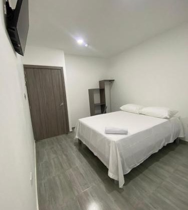 Hotel Alec