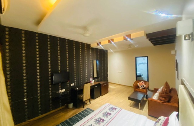 Hotel Amazone Residency DLF Phase 3
