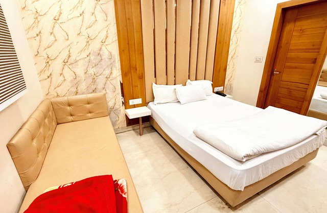 Hotel Apple Palace - Prime Located