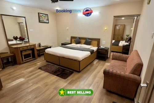 Hotel Dalhousie Shangrila Hotel Near Hill Station - Natural Landscape & Mountain View - Comfortable Stay with Family