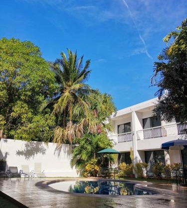 Hotel Holly