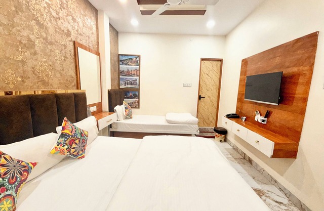 Hotel Malay - near Temple & Rail Station