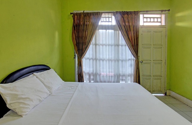 Hotel O Dienda Hayu Near Alun Alun Tastura