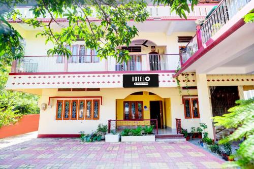 Hotel O Modern Home