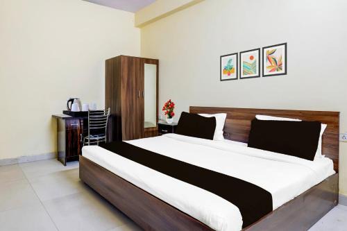 Hotel O Rohini Sector 18 Metro Station Formerly Mohit Plaza
