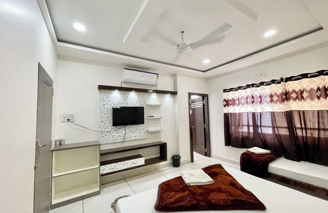 Hotel Shalimar-near Rail Station &Temple