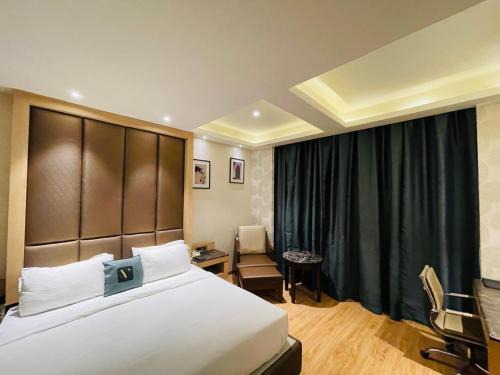 Hotel V Hazratganj