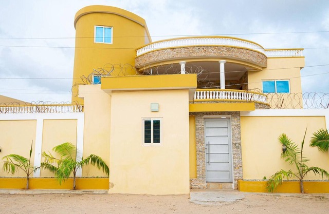 House 5 Mins From the Beach, 15 Mins From the Airport