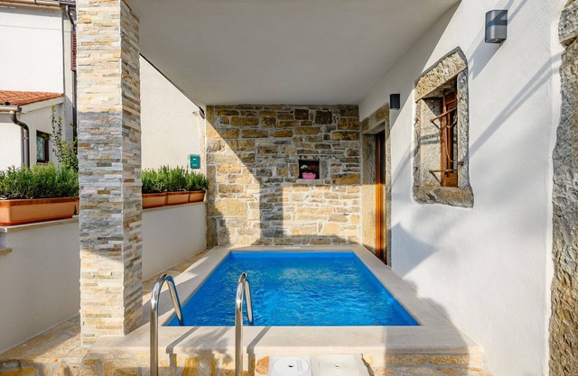House Casa Piccola Leona with pool in Istria