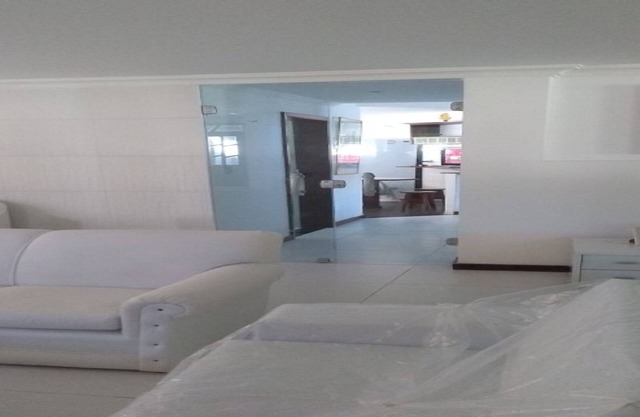 House in closed condominio wif beach