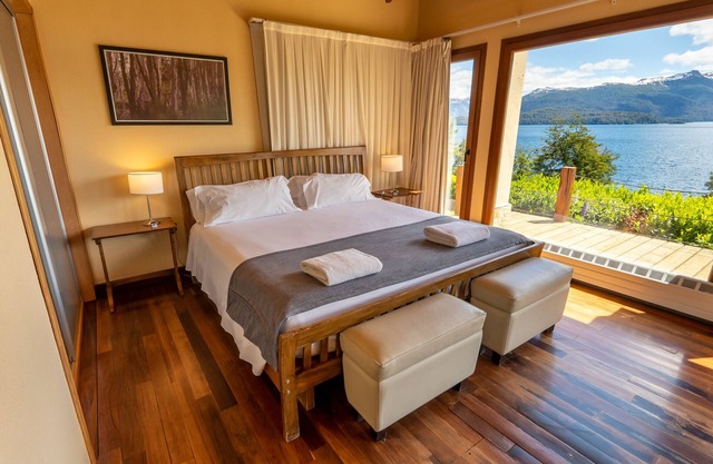 House next to Lake Nahuel Huapi: with stunning panoramic views