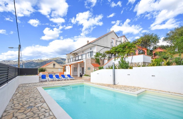 House Rovana (83181-K1) - Rovanjska